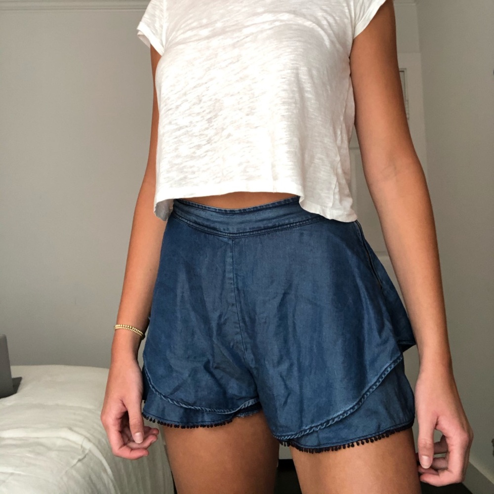 Zara ruffled/flowy denim shorts